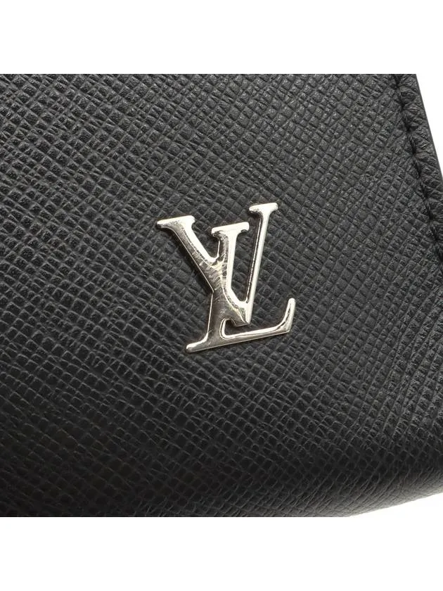 Black Taiga Leather Pochette Jour 24H Clutch M30965