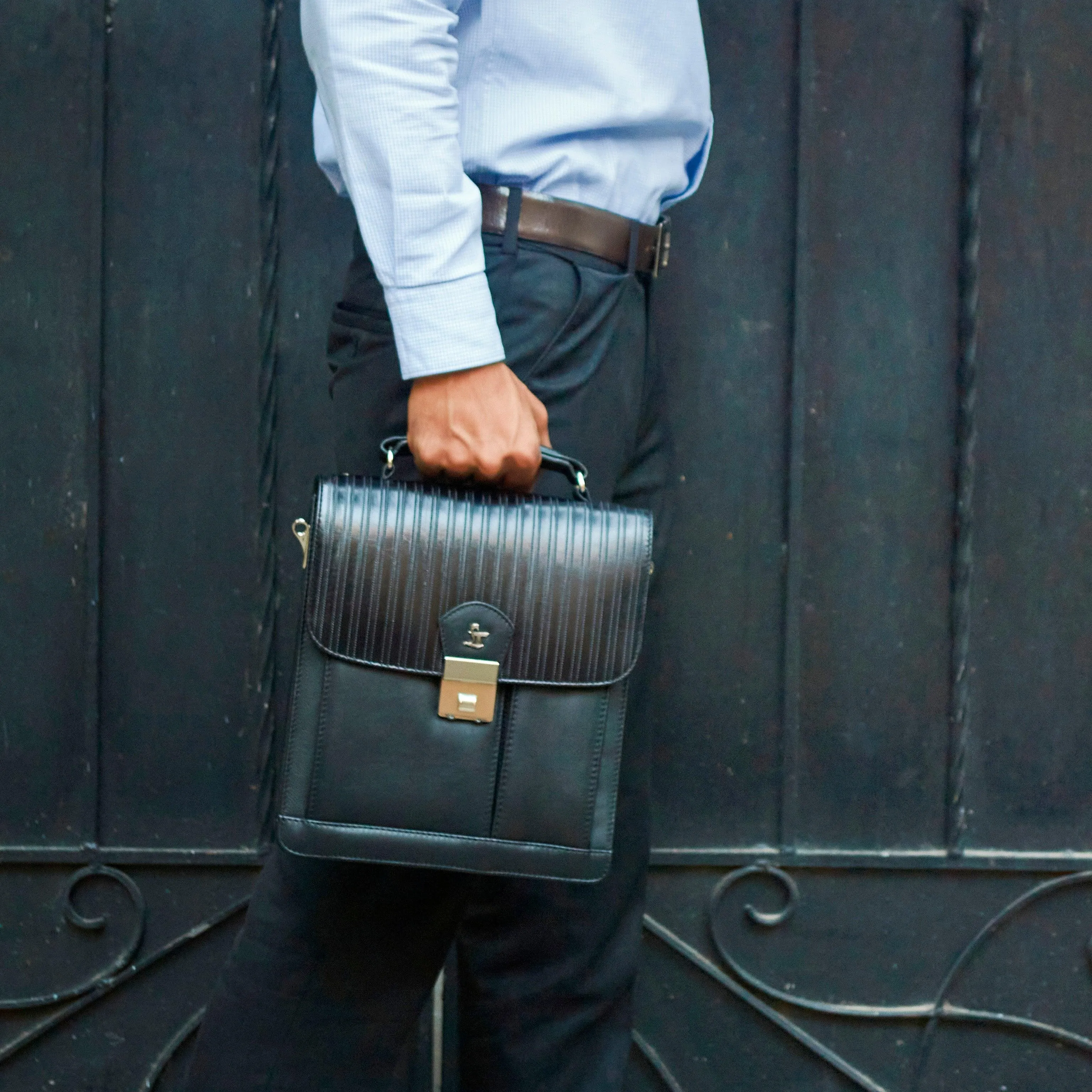 Men’s Bag V |  Leather Messenger Bag For Men | Colour : Black