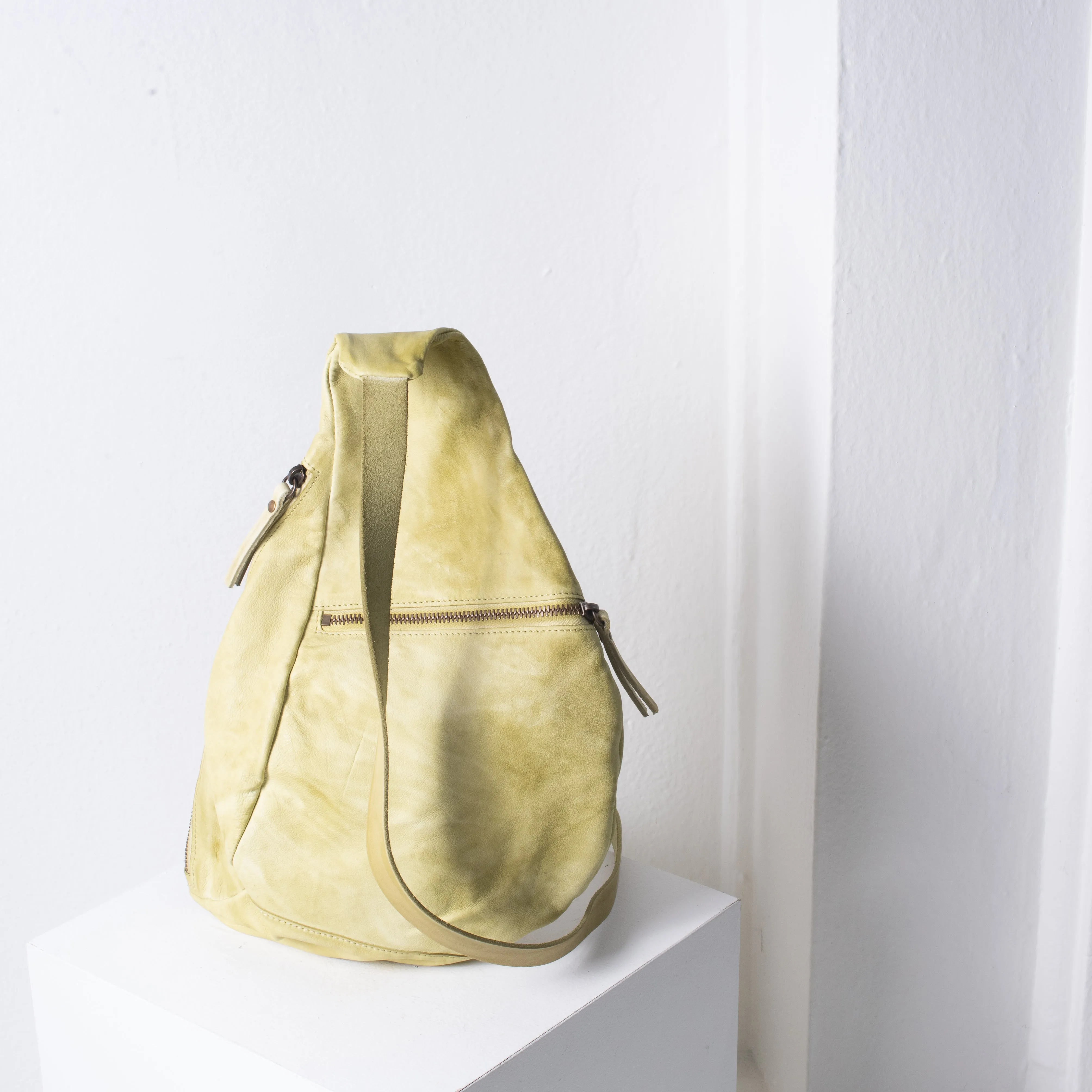 Shoto "Isa" Sling bag (faded pistachio)